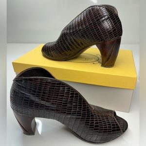 Salpy Hand Made Geneva Brown Scale Shoes Size 8